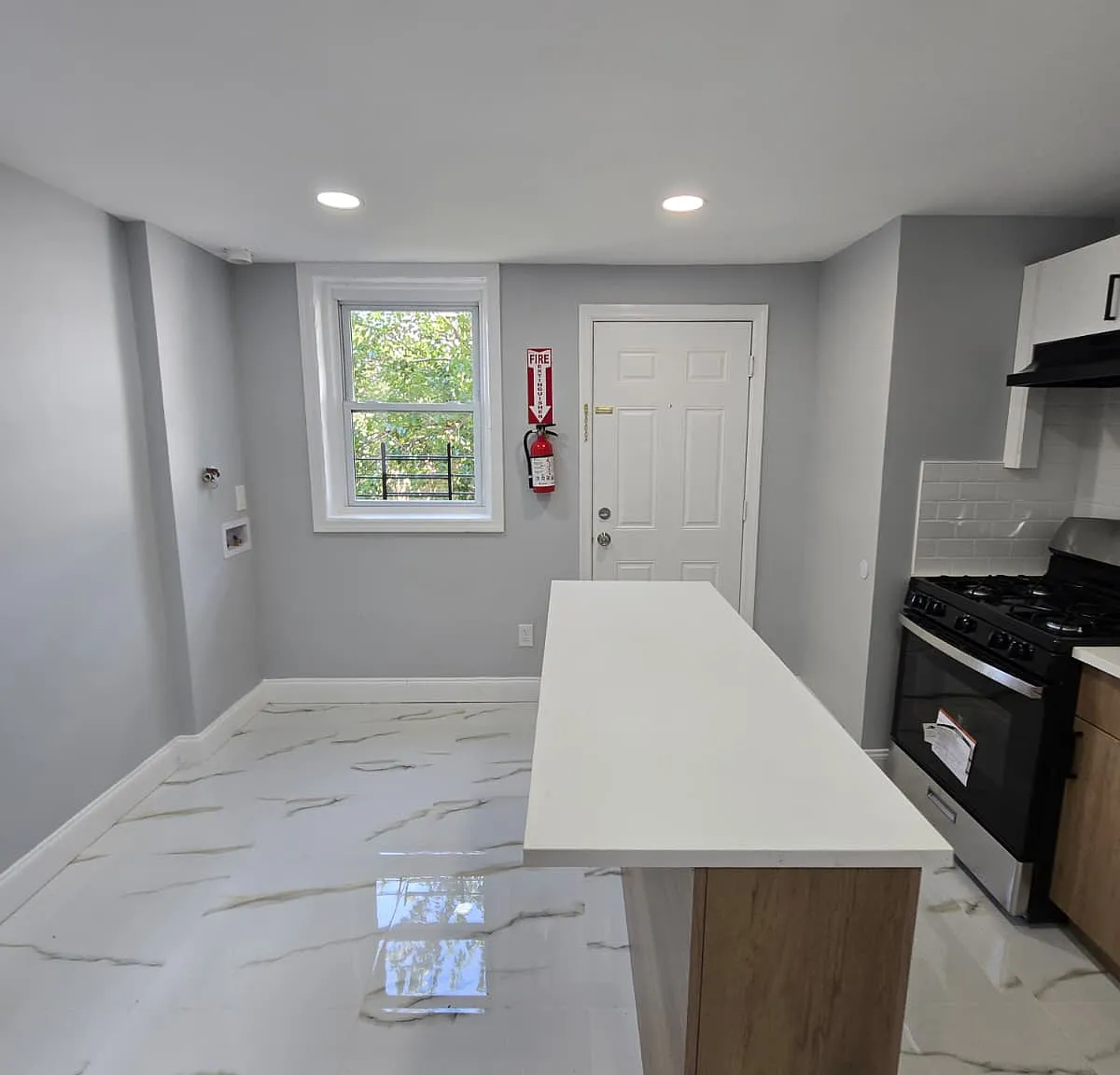 4 bed, $2,495 — Photo 2