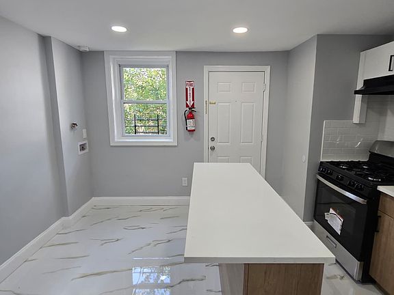 2nd image of 97 Eaton Pl #3L