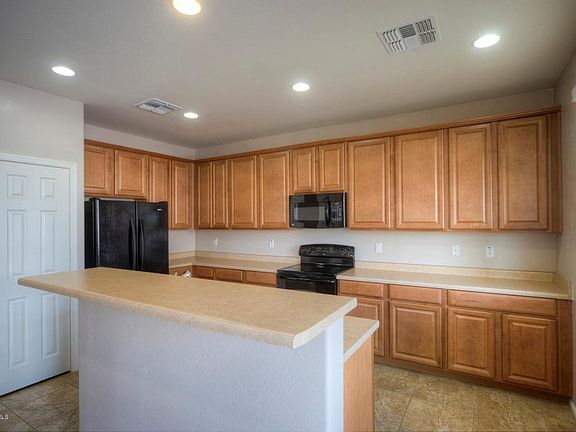 4th image of 890 E Furness Dr