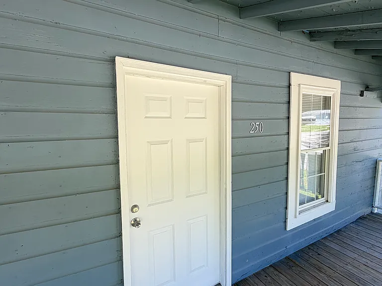 250 Jackson St — Photo 2