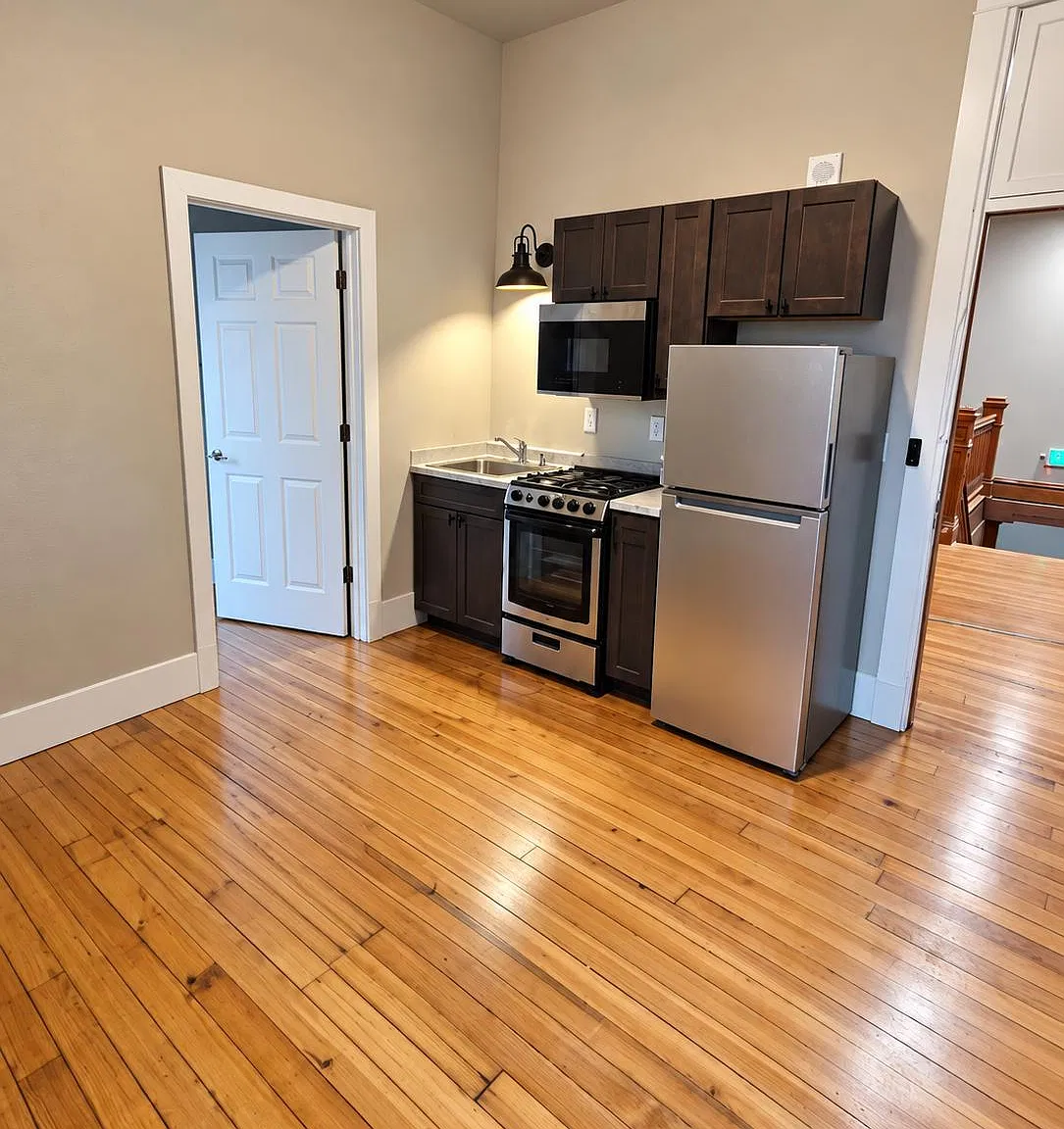 Studio, 208 sqft, $925 — Photo 1