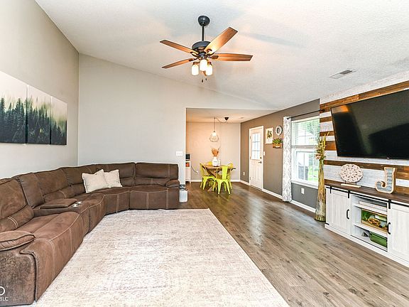 5th image of 18884 Prairie Crossing Dr