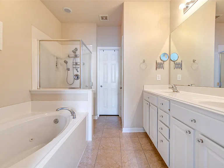 1243 Glenwood Canyon Ln — Photo 17
