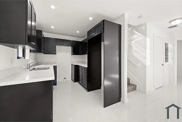 3 bed, 1150 sqft, $3,000 — Photo 4