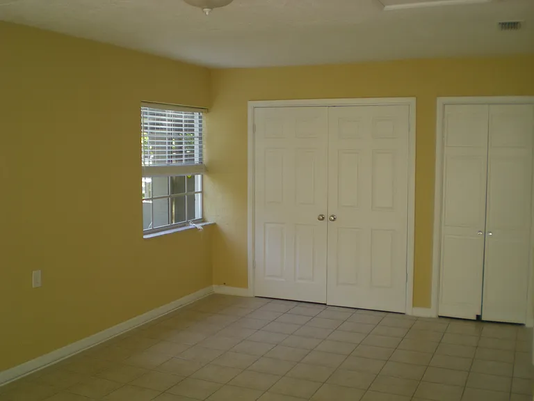 4709 W Knights Ave — Photo 7