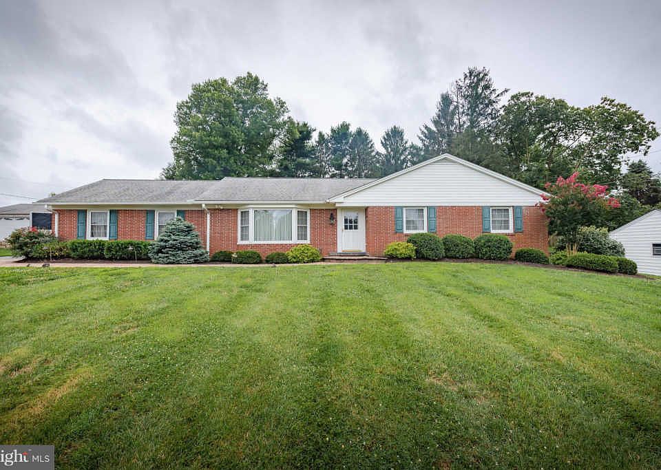 1st image of 301 Woodlawn Dr