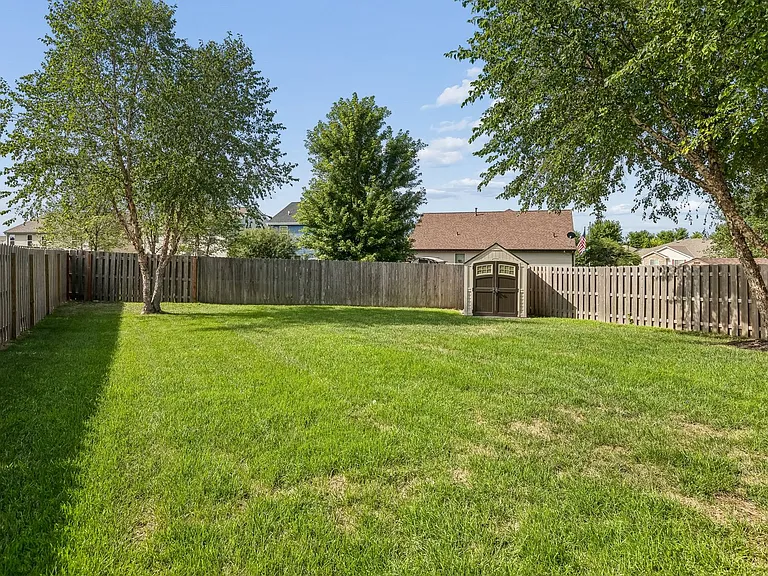 15915 Filmore Cir — Photo 29