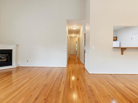 3rd image of 6618 Hartman Ct
