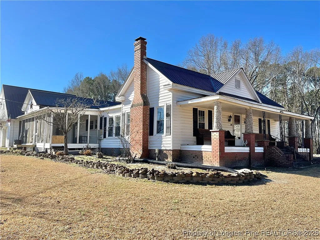 4 bed, 2.0 bath, 2143 sqft, $2,900 — Photo 1