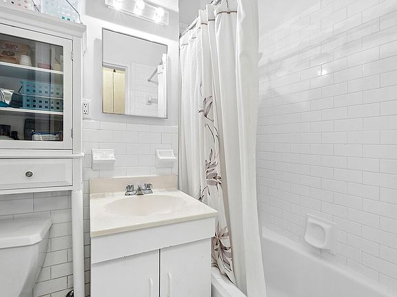 4th image of 126 W 96th St APT 2B