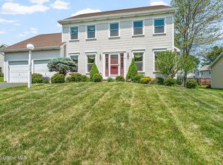 19 Runnel Dr, Schenectady, NY 12304