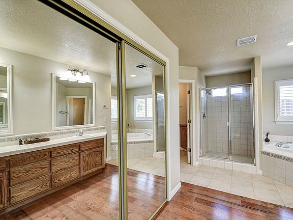 5th image of 1731 Pheasant Dr