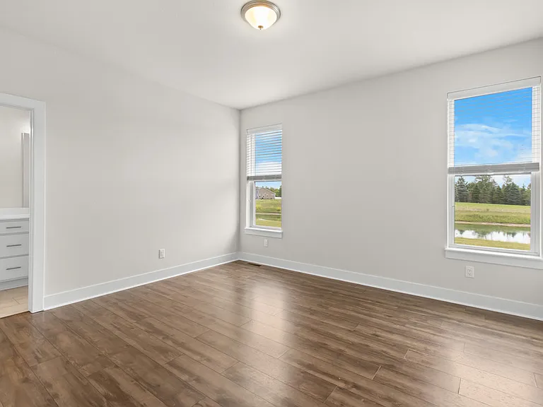 W218N16046 Tiger Lily Dr — Photo 13