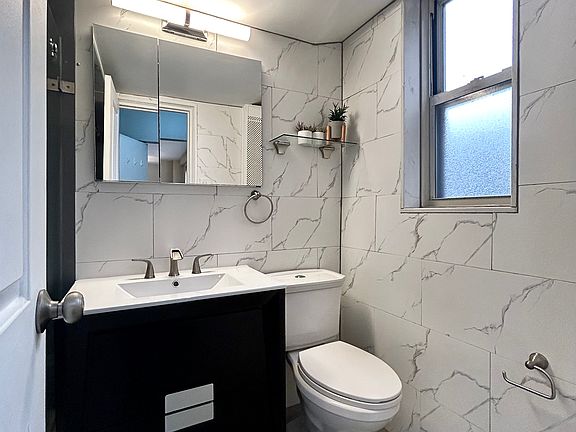 5th image of 139 E 33rd St APT 7N