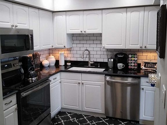 2nd image of 2200 Victory Pkwy Unit 901
