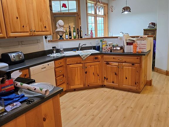 4th image of 421 Bobcat Cir