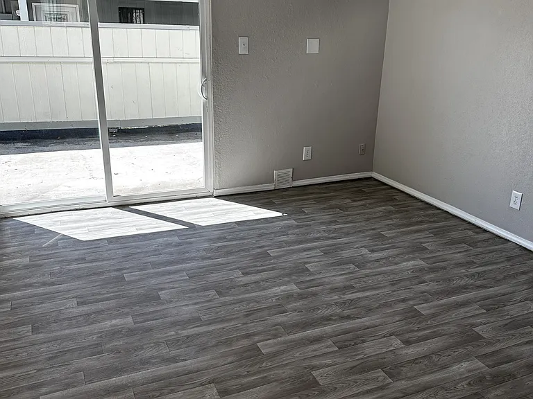318 Princeton Dr SE #6 — Photo 5