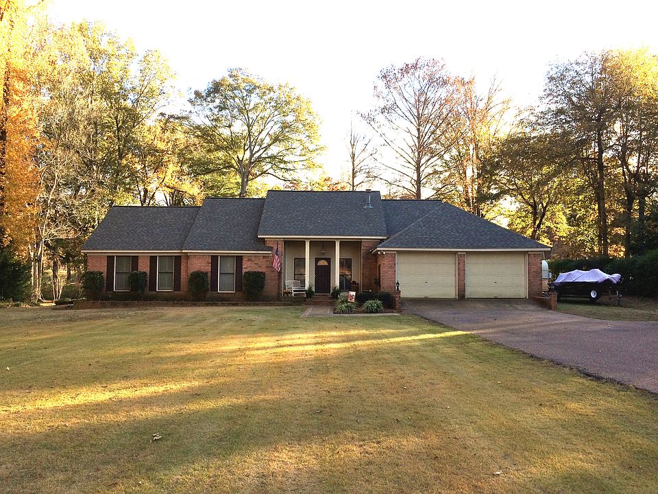1st image of 258 Country Club Dr