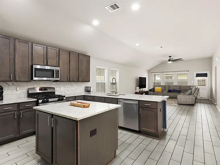 2214 Sand Lily Dr — Photo 6