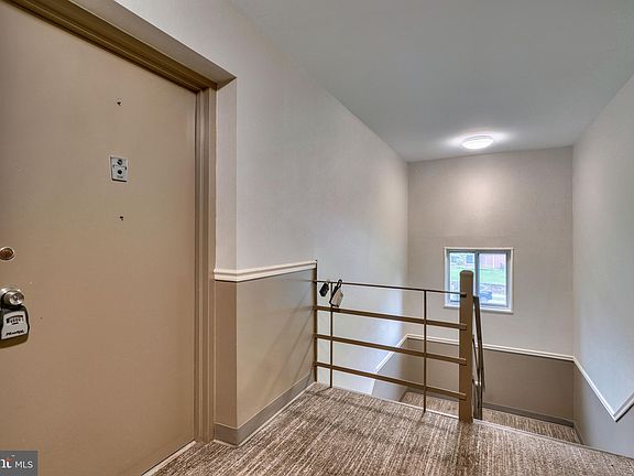 2nd image of 10661 Weymouth St APT 204