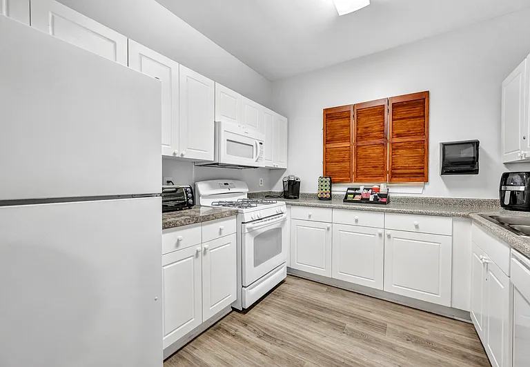 Aspen Woods — Photo 18