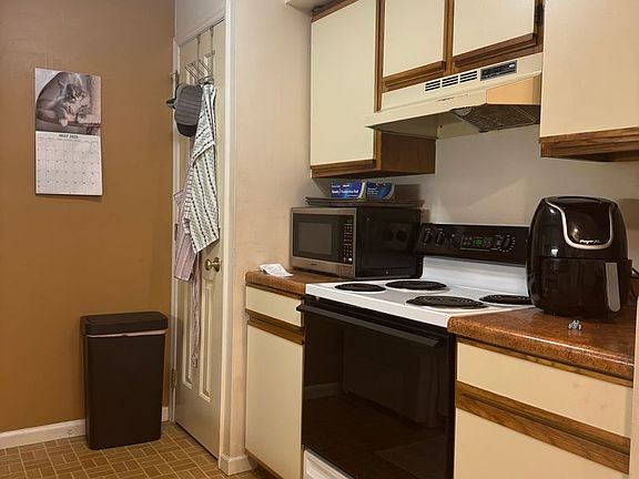 2nd image of 4003 Governors Sq APT 9