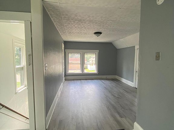 11th image of 1109 Greenwood Ave