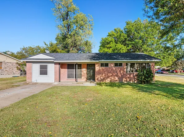 902 Irene Dr, Mesquite, TX 75149