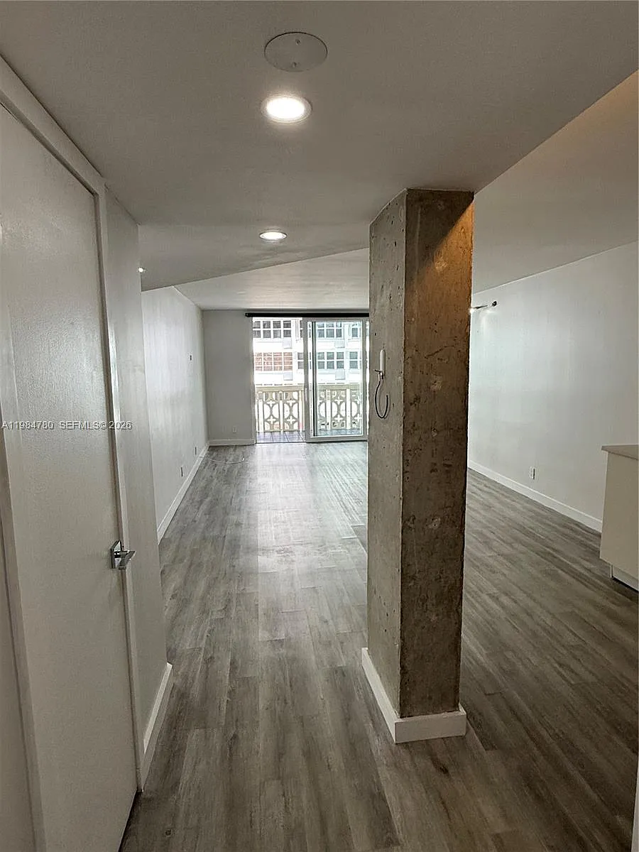 Building Photo - 1825 S Ocean Dr #305