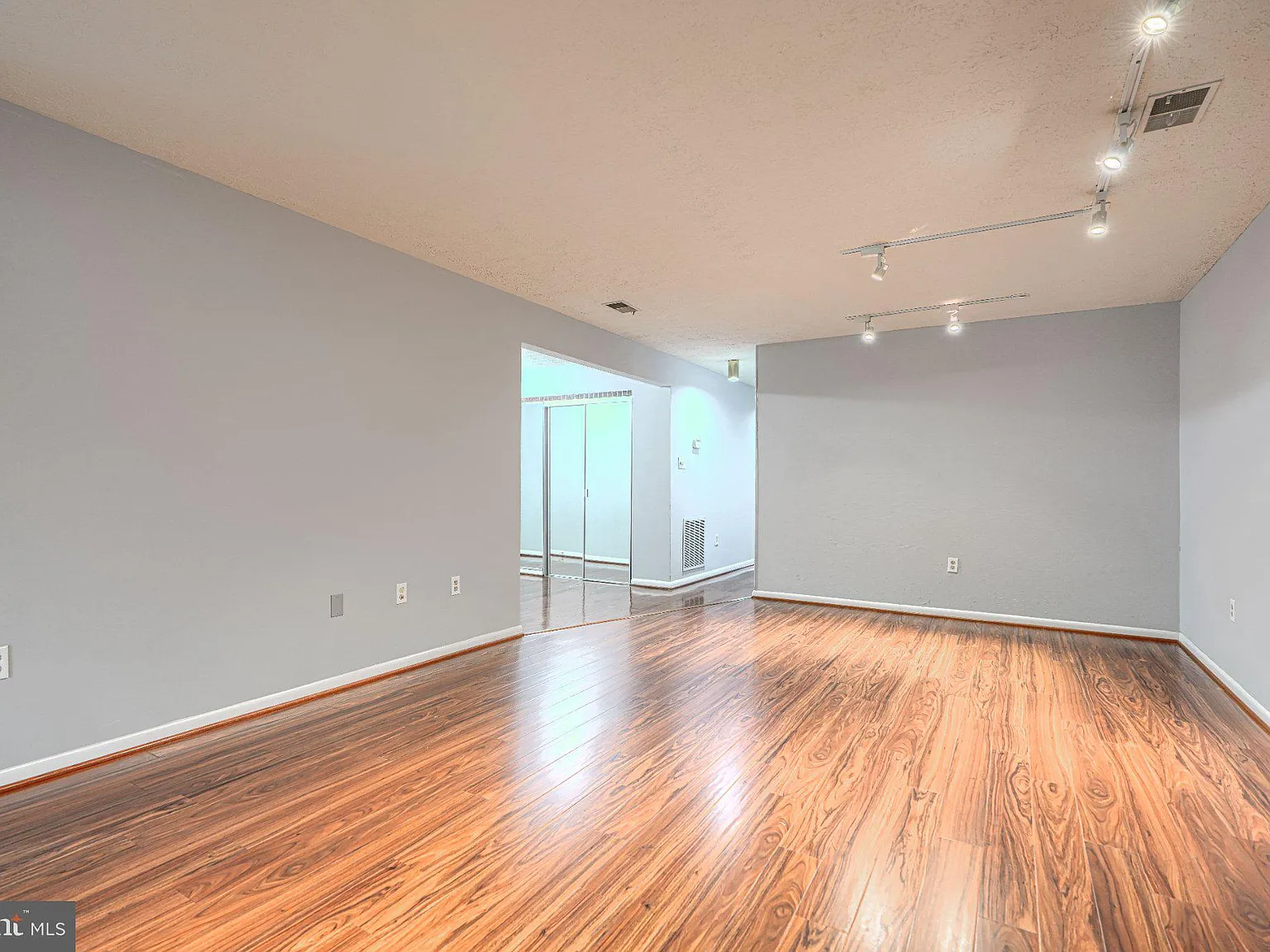 2 bed, 2.0 bath, 1427 sqft, $2,200 — Photo 4