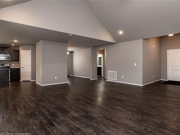 4th image of 1416 W Kelley Dr