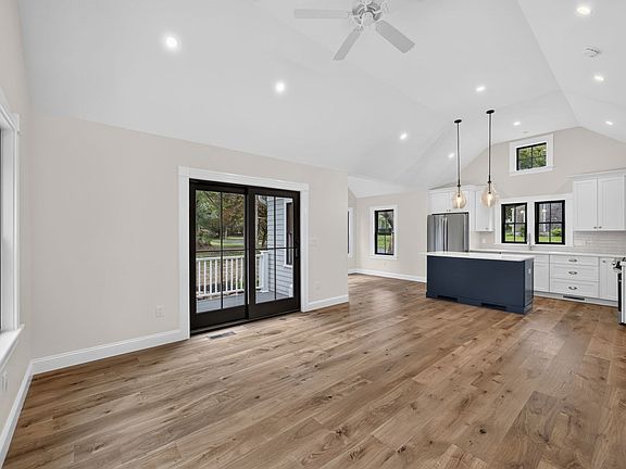 5th image of 34 Lake St