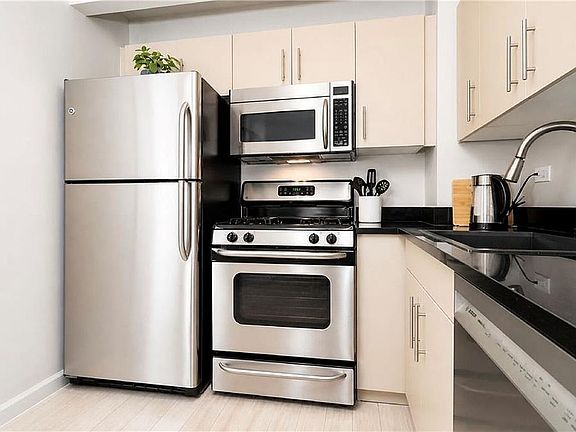 5th image of 20 West St APT 40A