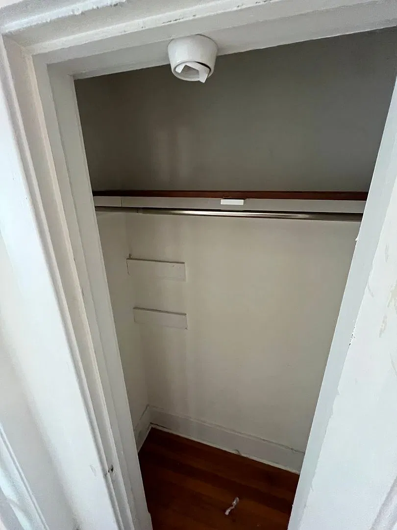 214 Floyd St — Photo 1