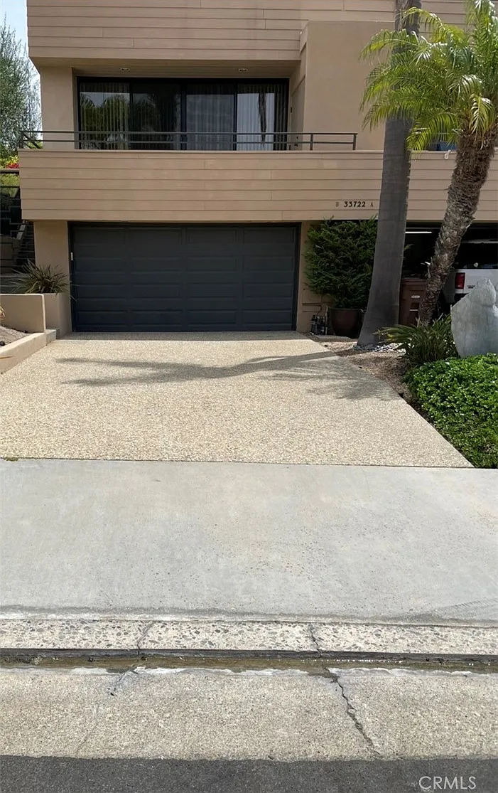 2 bed, 2.5 bath, 1600 sqft, $5,400 — Photo 3
