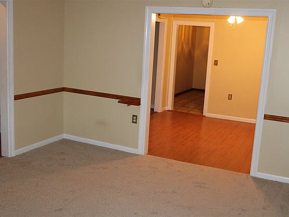 4th image of 371 N Bells St