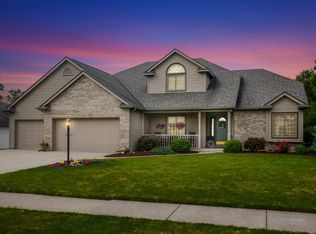 10817 Willow Creek Dr, Fort Wayne, IN 46845