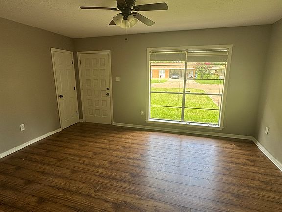 5th image of 203 Barrow St