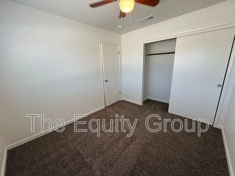 1469 Ben Franklin Ave — Photo 17