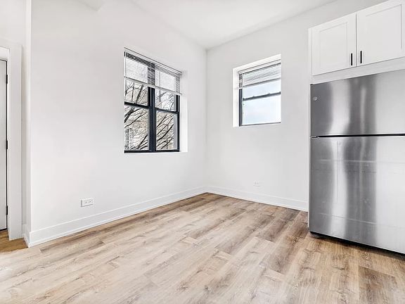 5th image of 2203 N Hamilton Ave #305