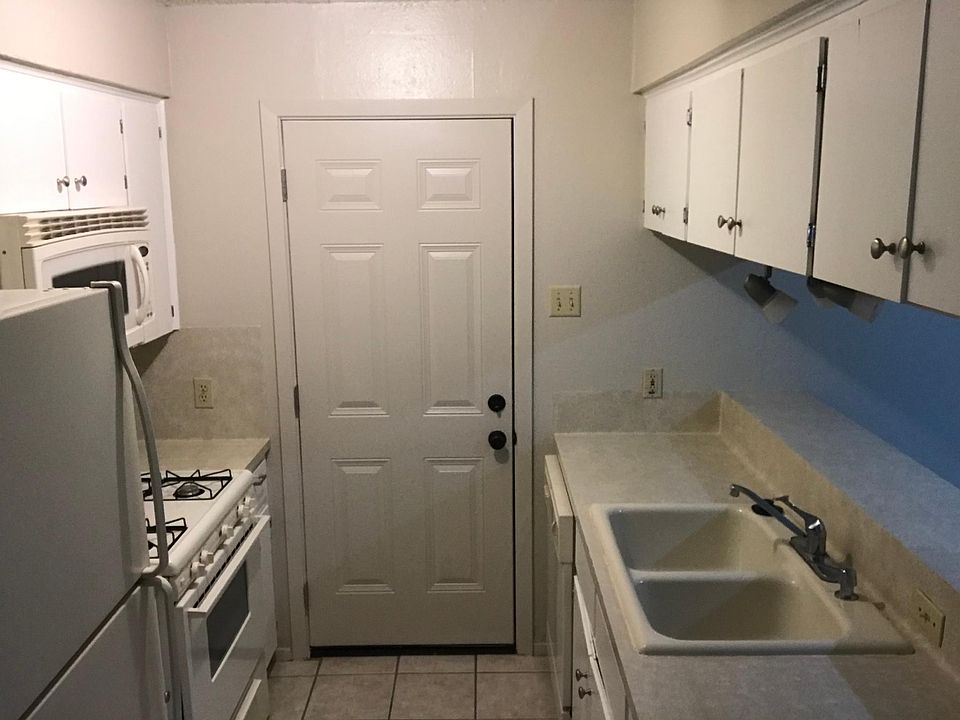 1st image of 2401 Cottonwood Dr #B