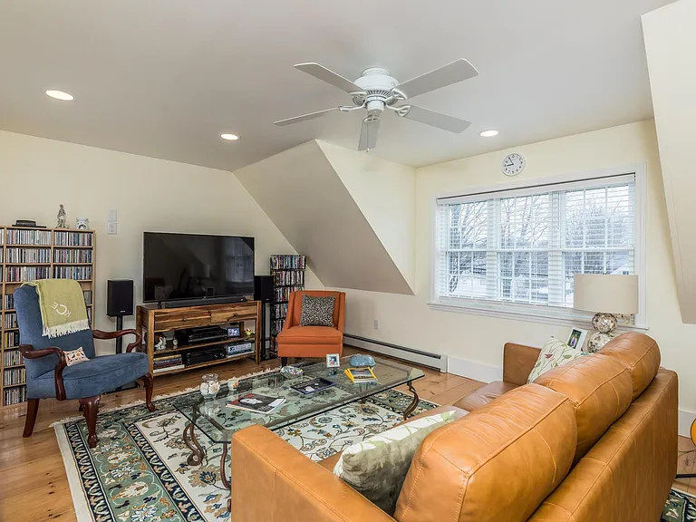 54 Goodwin St — Photo 11