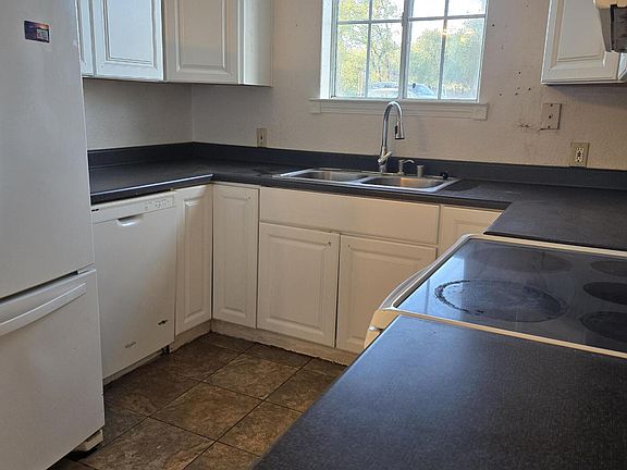 2nd image of 16290 Hawthorne Ave