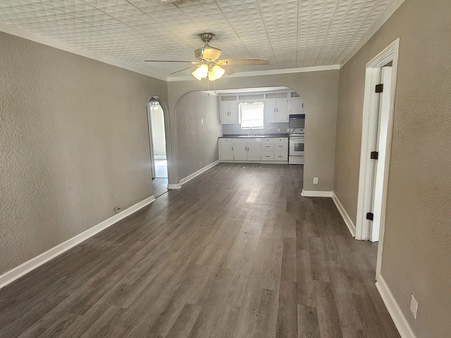 3 bed, 1120 sqft, $1,295 — Photo 2