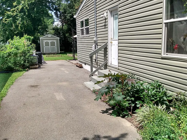 539 N Sherwood Ave — Photo 4