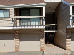 140 Overlook Dr, Clinton, NJ 08809
