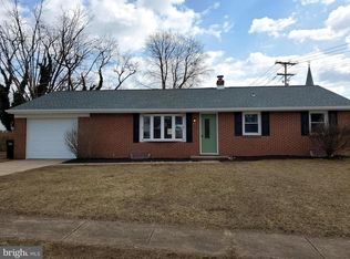 2170 Bon Aire Dr, York, PA 17408