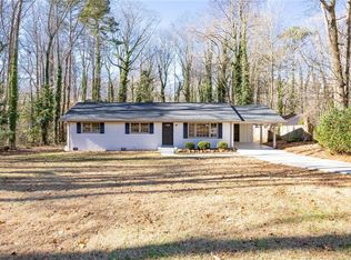 5689 Woodland Dr, Acworth, GA 30102