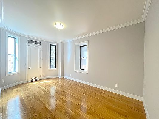 3rd image of 252 W 76th St APT 2F