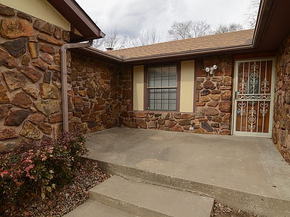 2nd image of 113 Elmhurst Ct